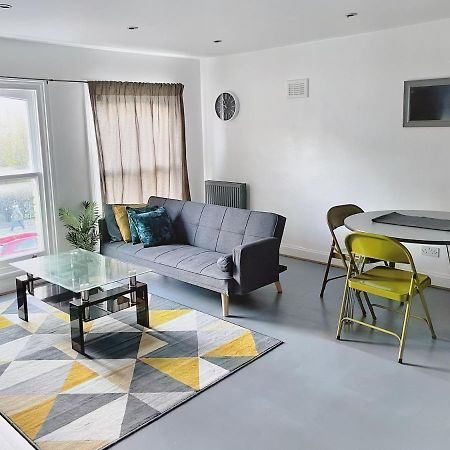Lovely 2-Bedroom Serviced Apartment Greater ロンドン エクステリア 写真