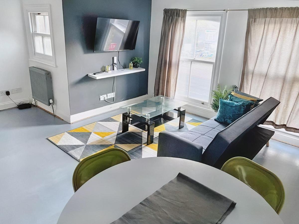 Lovely 2-Bedroom Serviced Apartment Greater ロンドン エクステリア 写真