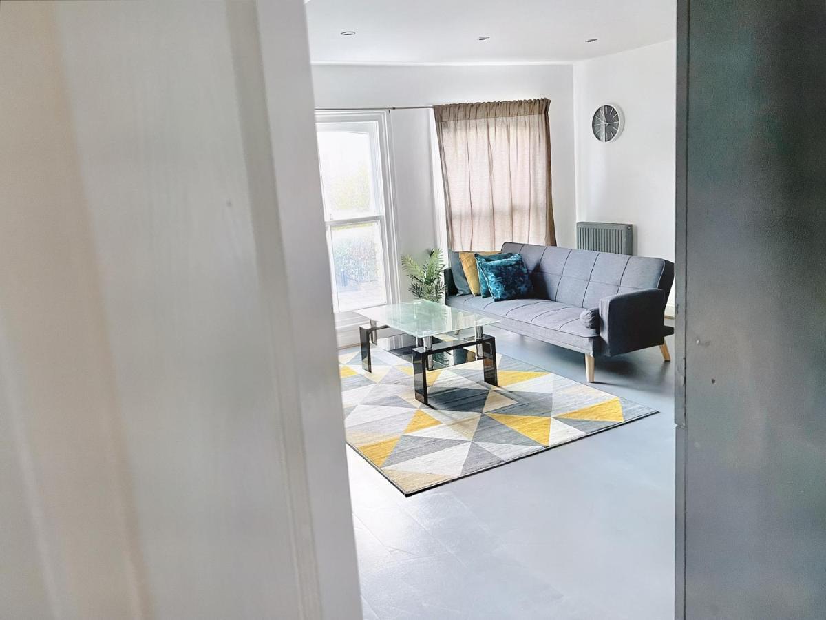Lovely 2-Bedroom Serviced Apartment Greater ロンドン エクステリア 写真